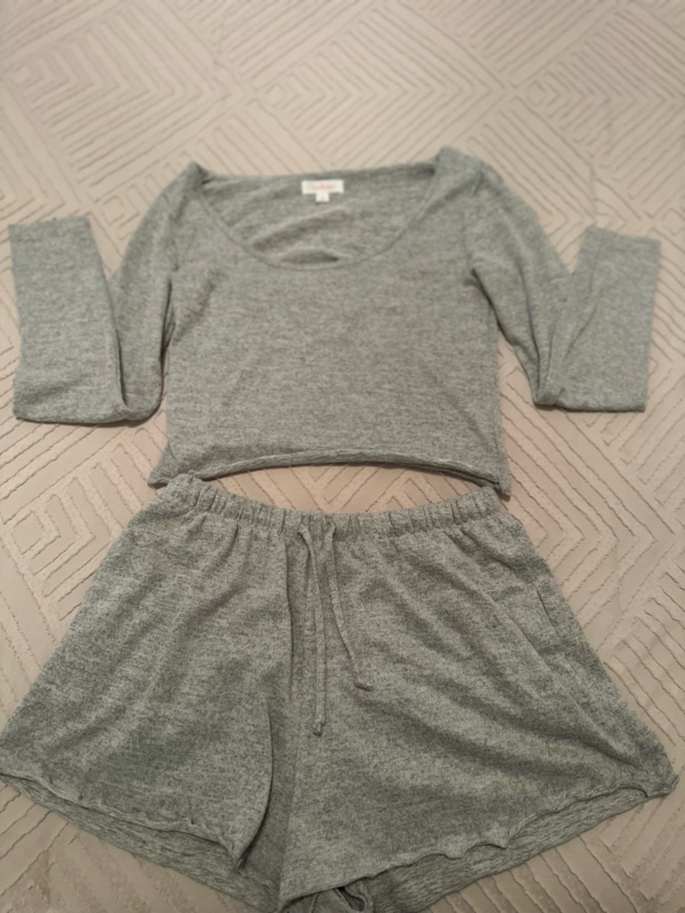 Colsie Heather Gray Long Sleeve Lounge Top & Drawstring Shorts